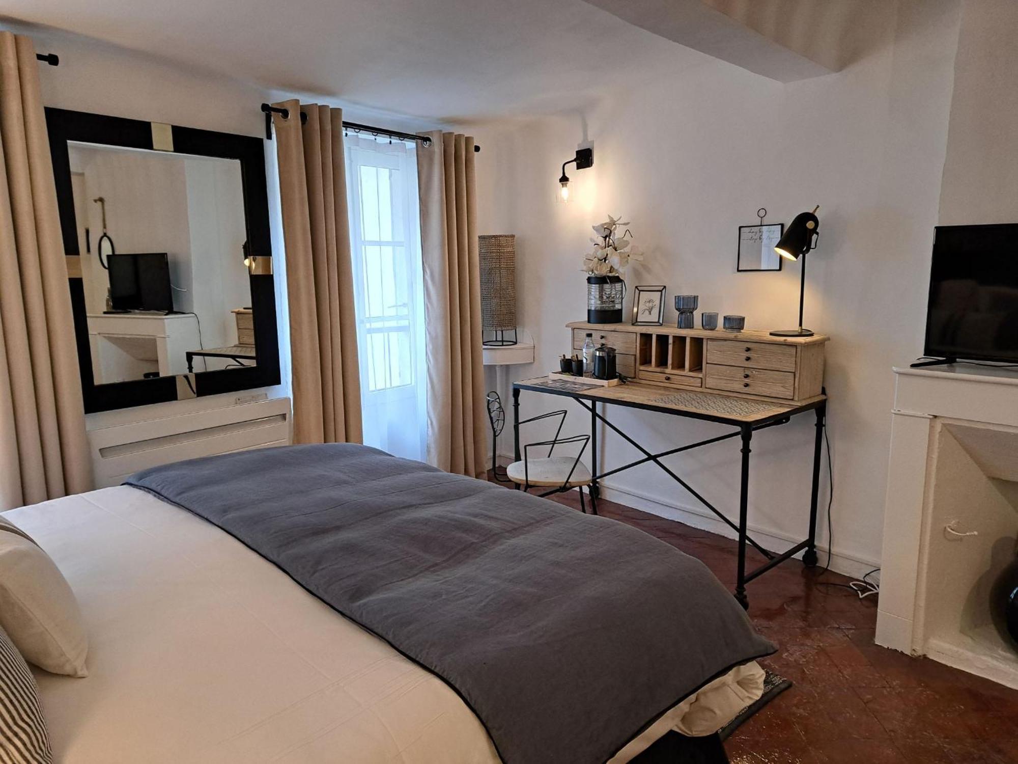 Hotel Le Patio De Sophie Sisteron Buitenkant foto