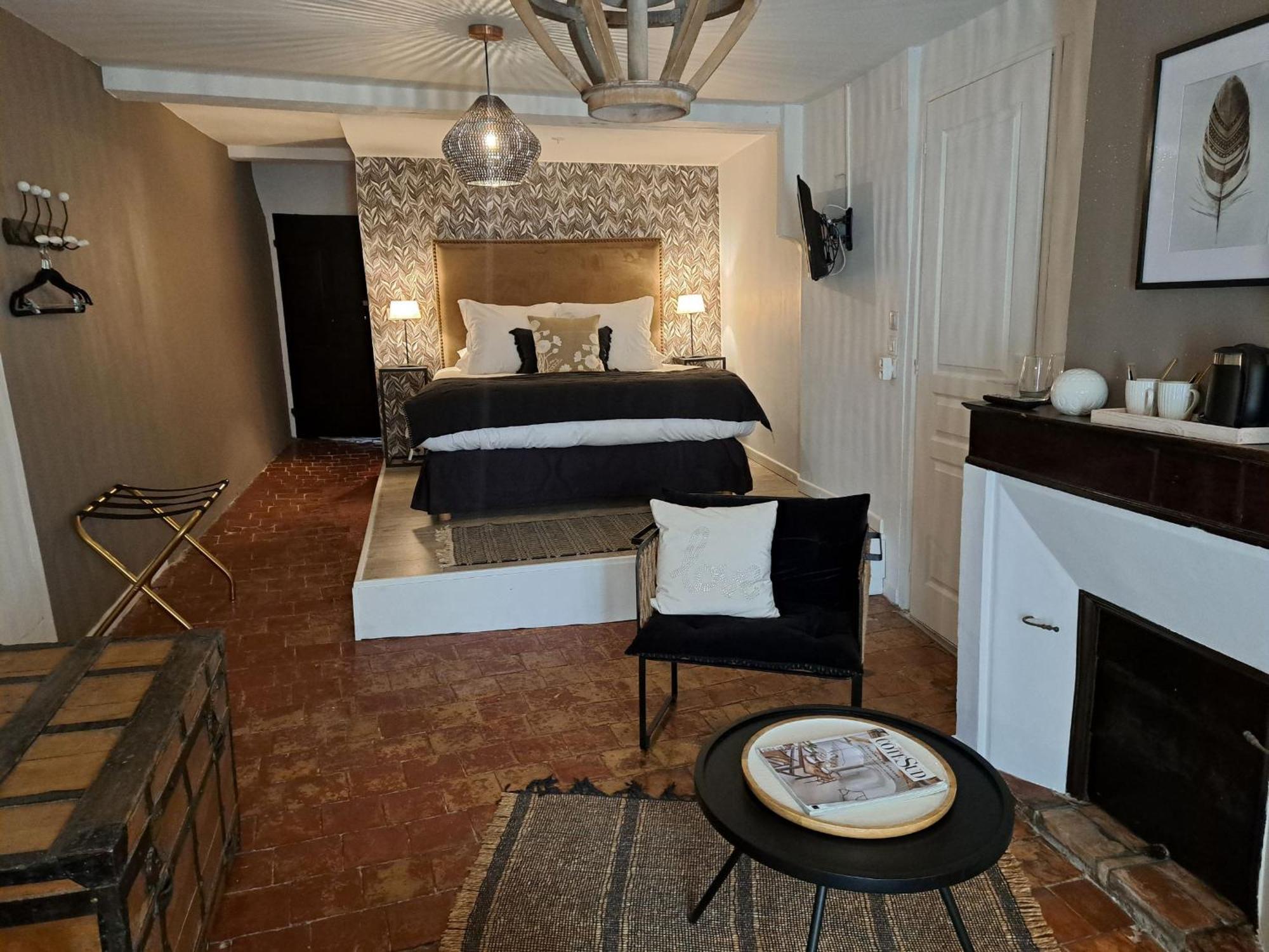 Hotel Le Patio De Sophie Sisteron Kamer foto