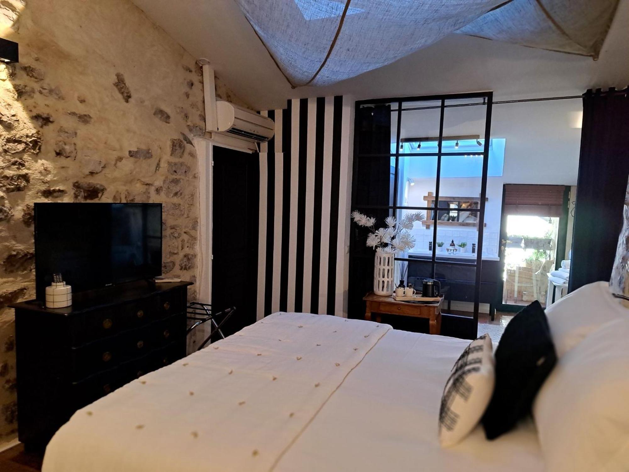 Hotel Le Patio De Sophie Sisteron Kamer foto