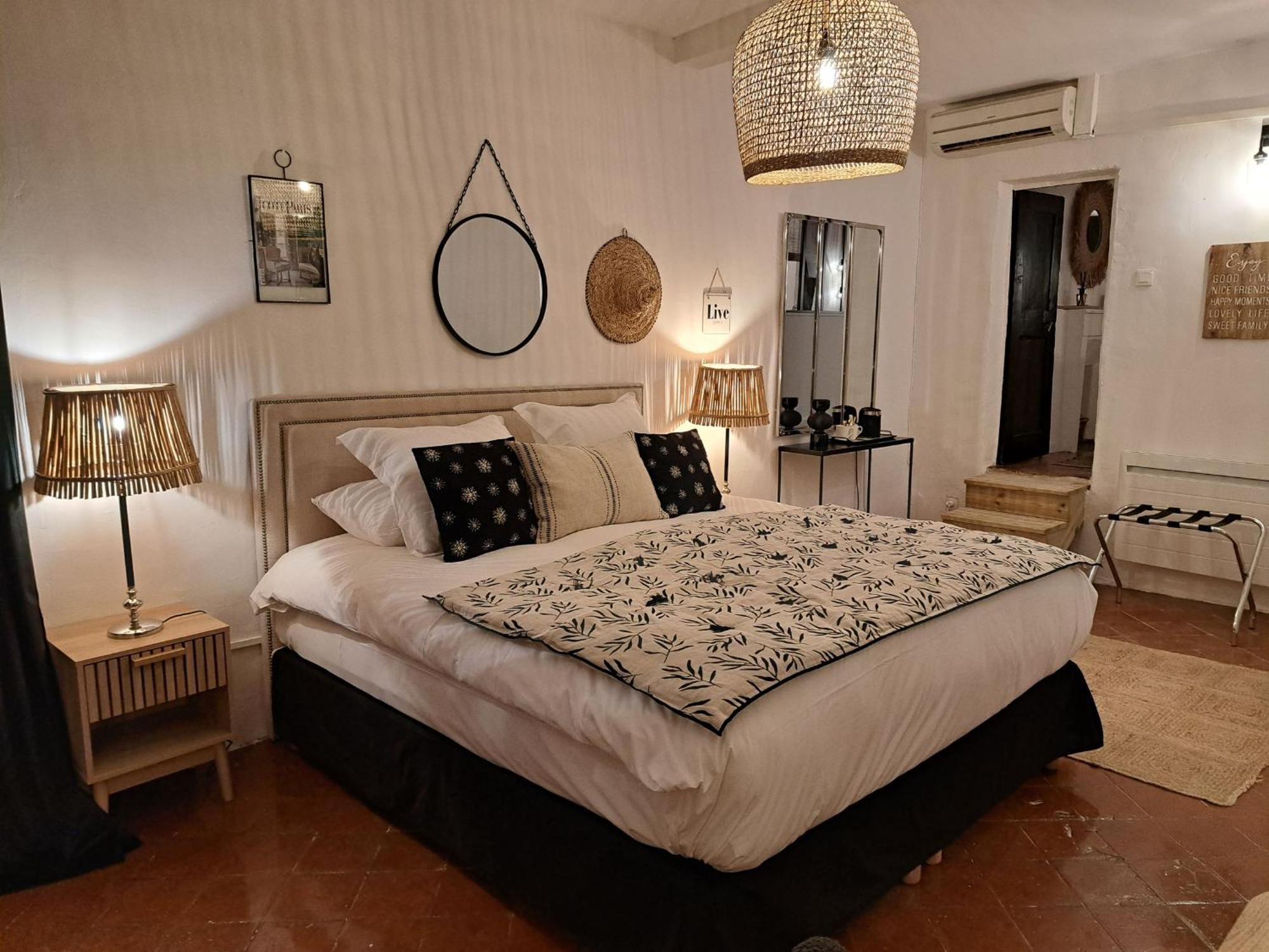 Hotel Le Patio De Sophie Sisteron Kamer foto
